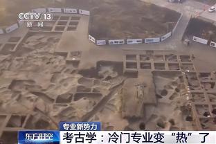 天津温度比新加坡低20℃，新加坡球员训练戴上手套围脖